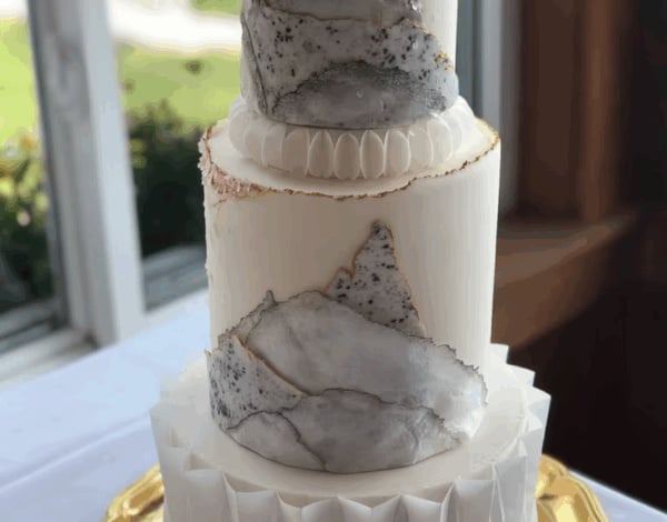 Hanami Cake Design